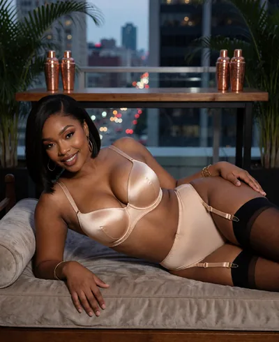 Desiree, 28, in lingerie
