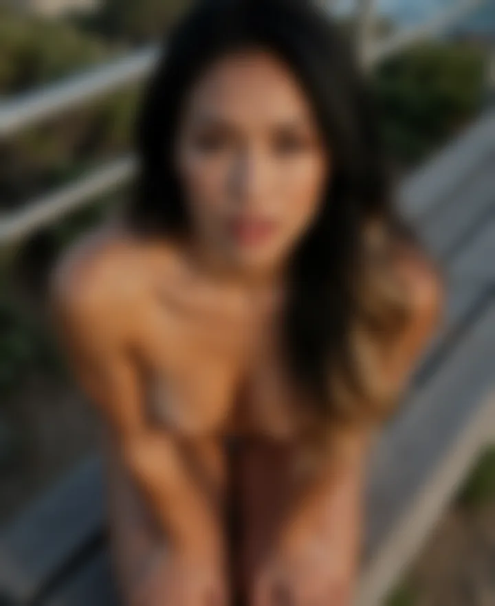 Liway, a private photo, blurred until unlocked